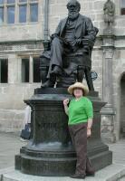 Wanda and a statue of Charles Darwin